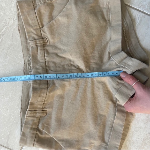 Tan shorts - Picture 9 of 10